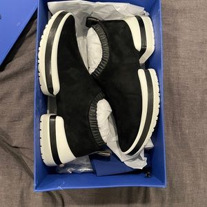 Stuart Weitzman 612 size 7.5 black suede new in box